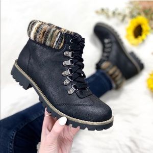 New! Black Sweater Knit Hiker Ankle Bootie Boots 7